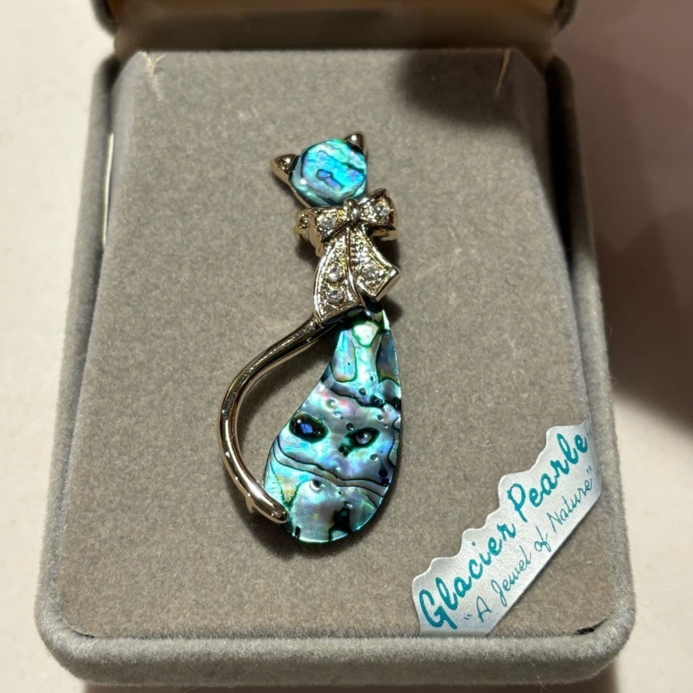STORRS Cat Brooch with Blue Green and Silver Accents Glacier Pearle New in Box